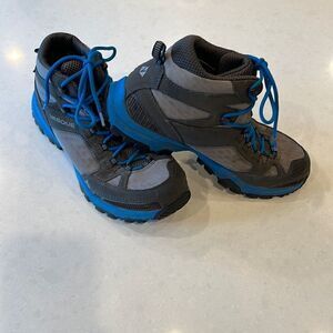 Vasque men’s Gore-Tex boots size 8 1/2 good shape gray and blue. Great boots.
